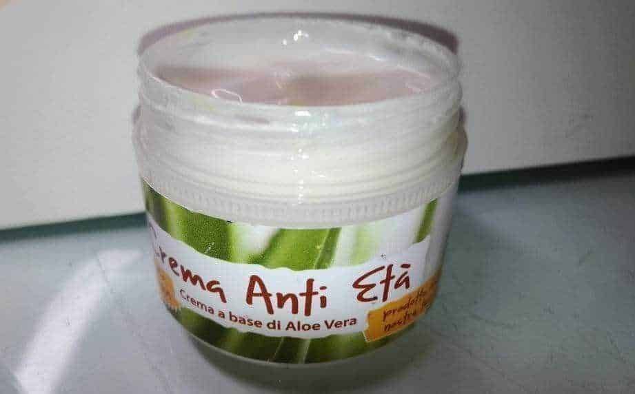 Olio Argan e Aloe Vera effetto lifting: Crema anti-infiammatoria a base di aloe vera in barattolo per trattamenti naturali della pelle.