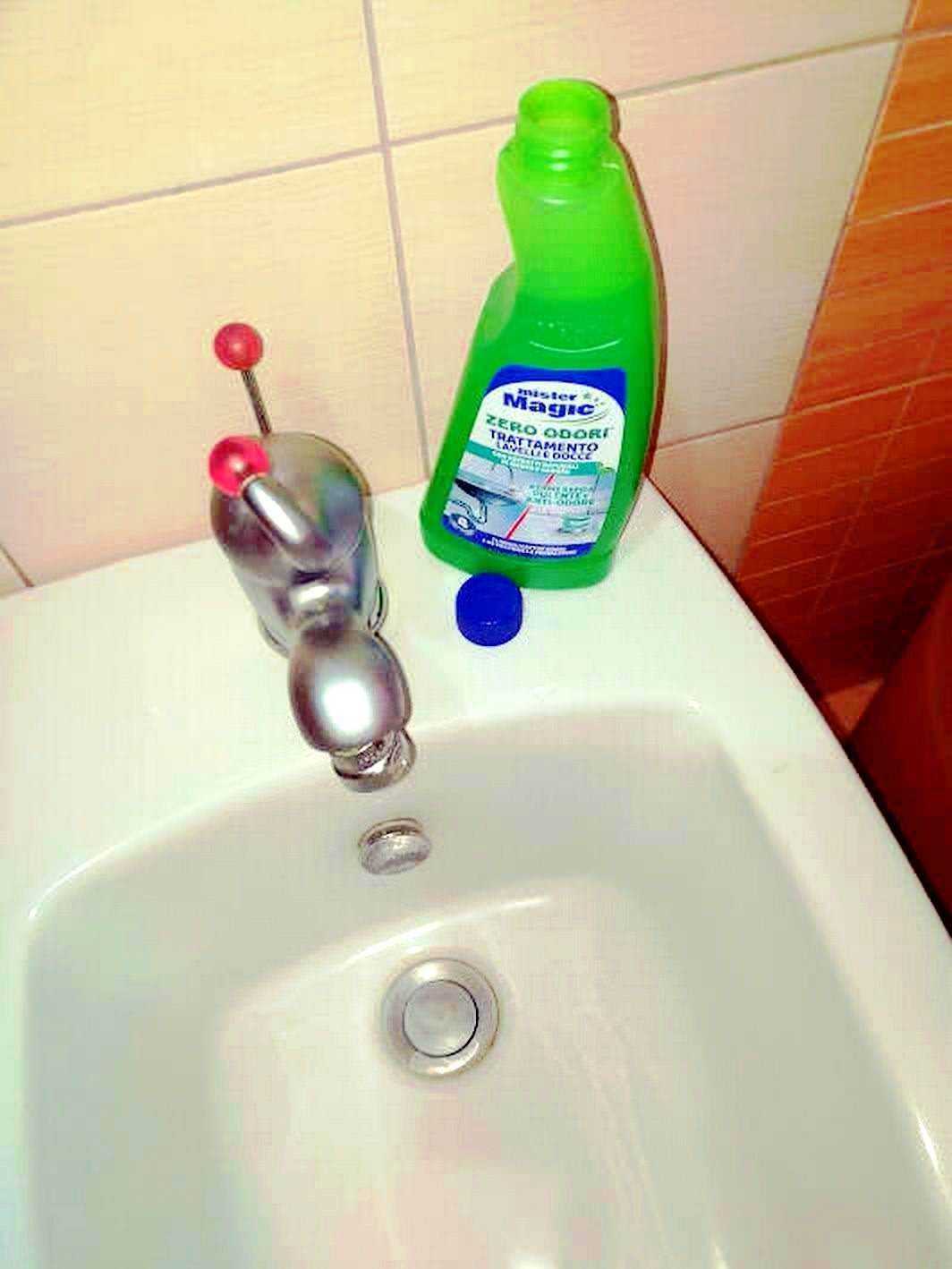 Detergente per lavabo Mister Magic Zero Odor, pulizia e igiene del bagno con profumazione fresca.