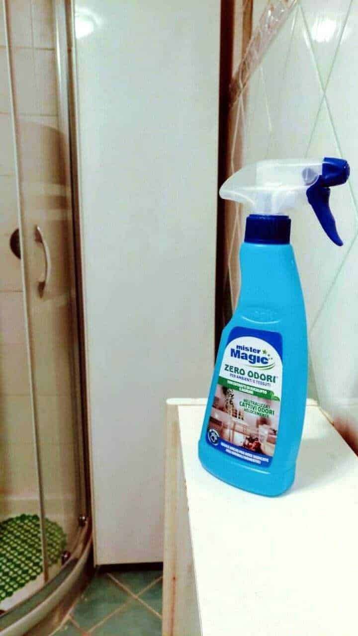 Pulitore per ambienti con spray, eliminazione odori e profumazione naturale, detergente multiuso per casa, bagno e cucina, tecnologia attiva contro i batteri.