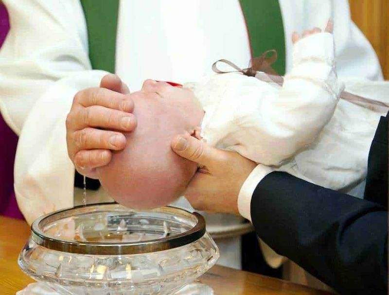 Eventi lieti e tristi nel nostro quotidiano 2 Eventi lieti e tristi: battesimo bimbo
