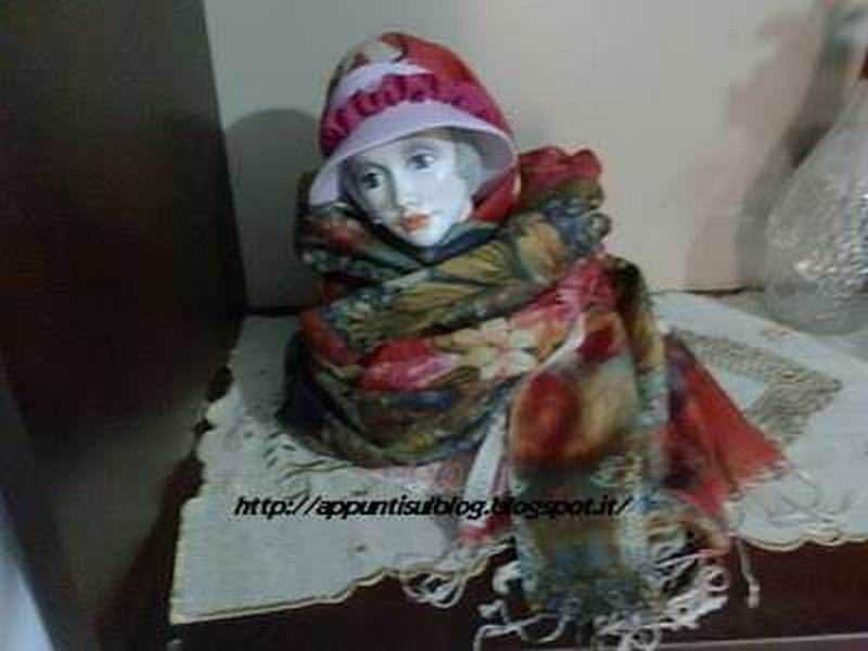 Novamood sciarpe e stole per avvolgersi d'amore 5 Un foulard colorato con motivi floreali e geometrici, perfetto come accessorio di moda o per aggiungere un tocco di colore al tuo look quotidiano. Tessuto leggero e frange decorative.