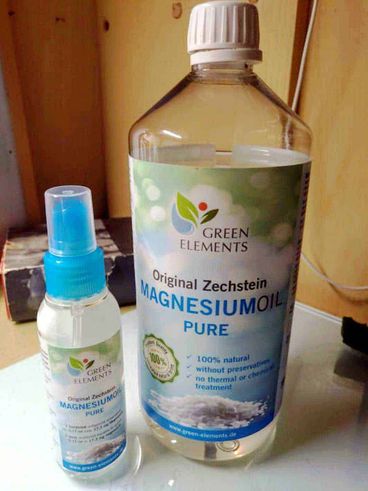 Osteoporosi: sintomi e cura con il magnesio 2 Magnese oil naturale Green Elements, 100% puro, confezioni da spray e bottiglia grande, ideale per integratori di magnesio naturale senza conservanti o trattamenti termici, migliorando salute e benessere.