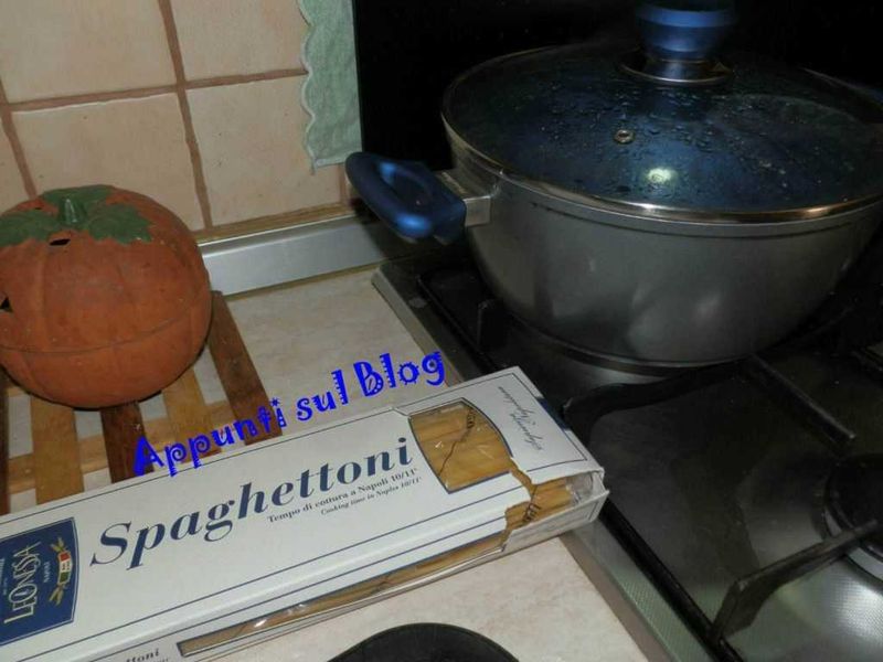 Spaghettoni alle vongole con bacche di Goji