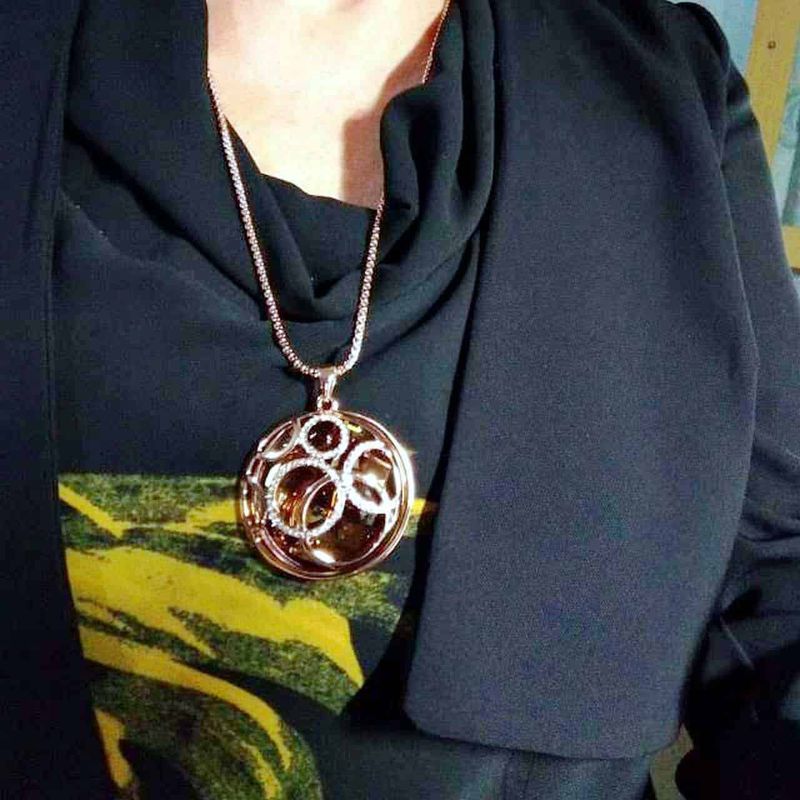 Pauline & Morgen: Collane e Bijoux, Recensione e Modelli 7 vestirsi con una collana pendante di alta qualità