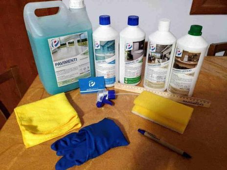 Pulito Store: pulizie con un click 2 Detergenti per pulizia pavimenti, accessori per sanificazione, spugne gialle e guanti in nitrile, attrezzature per igiene e manutenzione domestica e professionale, prodotti per sterilizzazione e disinfezione.