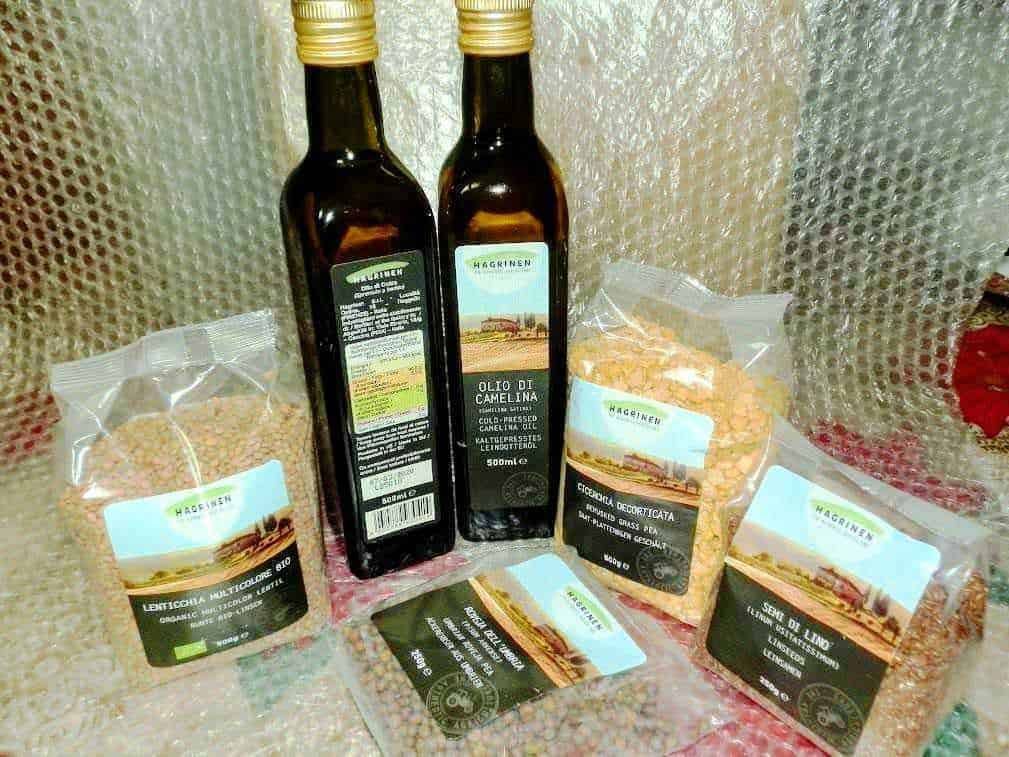 Olio di camelinina e legumi biologici da agricoltura sostenibile, perfetti per condire piatti salutari e naturali, ideali per cucina vegana e ricette nutrienti.