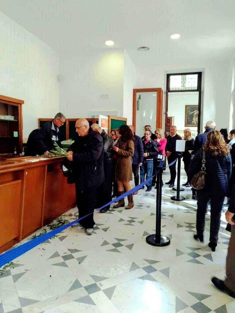 Domenica delle Palme a Pompei: celebrazioni al Santuario della Madonna del Rosario 7 Offerte nel santuario