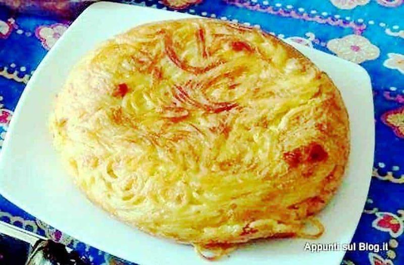 Frittata di maccheroni e Gran Mugello 4 Frittata di pasta fatta in casa, perfetta per un pasto gustoso e veloce, ideale per qualsiasi momento della giornata. Ricetta tradizionale italiana con ingredienti semplici e sapori autentici.