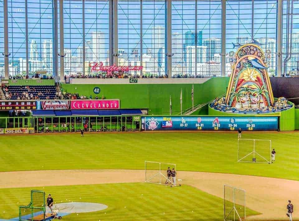 File-name: stadio-baseball-livello-interno-città.