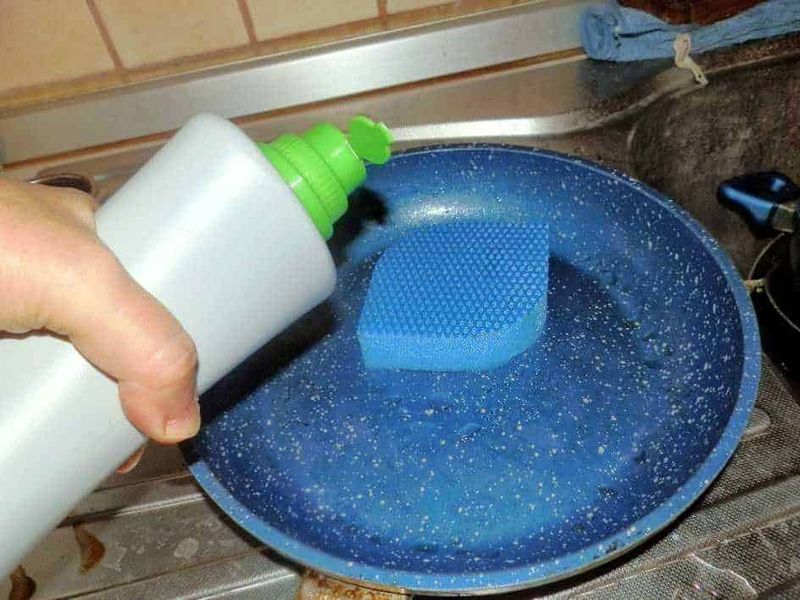 Solbat: detergenti naturali a difesa dell'ambiente 2 Detersivi per piatti SOLBAT