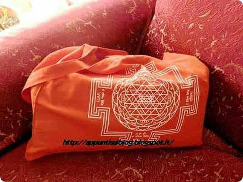 Shakti Mat: tappetino per agopressione e riequilibrio dei 7 chakra 7 Filo, frase, rilassante, meditazione, spiritualità, sacro, simbolo, decorazione, mantra, yoga, benessere, energia, tranquillità.