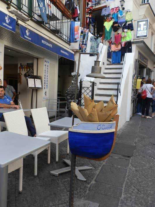 Amalfi: storia e fascino dell'antica Repubblica marinara 17 cuoppo di pesci