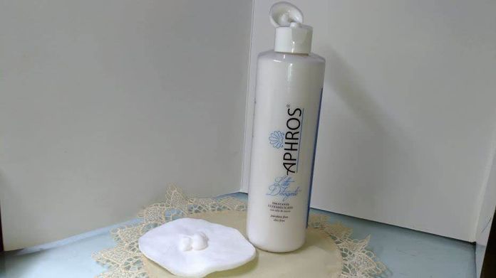 Aphros Cosmetics, trattamento idratante per pelle secca - latte-detergente