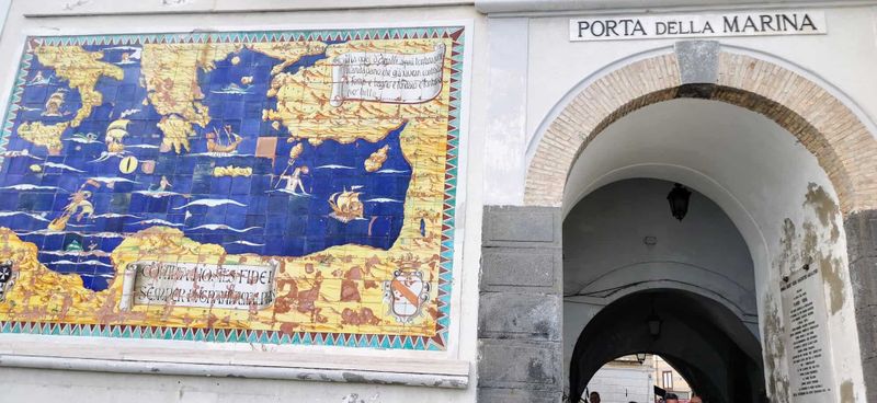Amalfi: storia e fascino dell'antica Repubblica marinara 20 la Porta della Marina