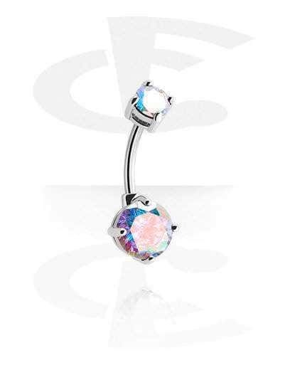 Bracciale e braccialetti di moda con accessori in metallo, vicino a un cesto di vimini giallo e petali di rosa, con un focus sulla moda e gli accessori trendy.