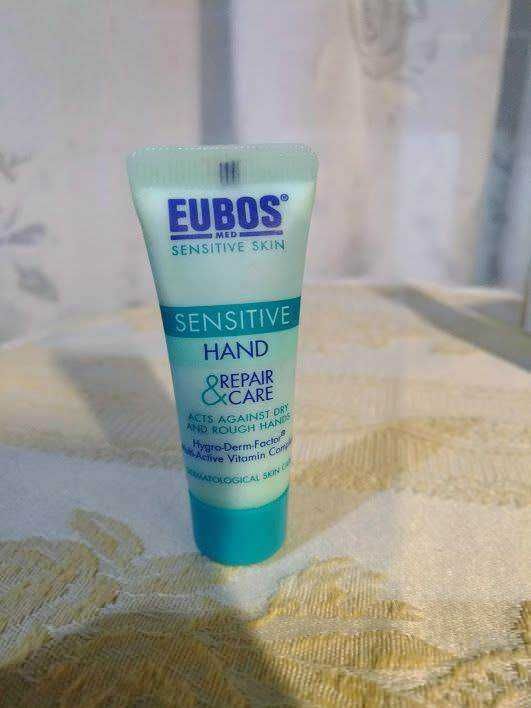 EUBOS prodotti per la cura della pelle sensibile, crema mani e lozione idratante, linea dermatologica per pelli delicate e secche, trattamento dermo-prottetivo e lenitivo.