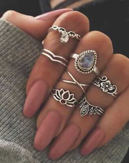 Shein: la mia moda divertente e grintosa 10 Braccialetti e anelli in argento, accessori alla moda, stile boho chic, gioielli eleganti, dettaglio moda donna, gioielli vintage, accessori trendy, gioielli con pietre semi preziose.