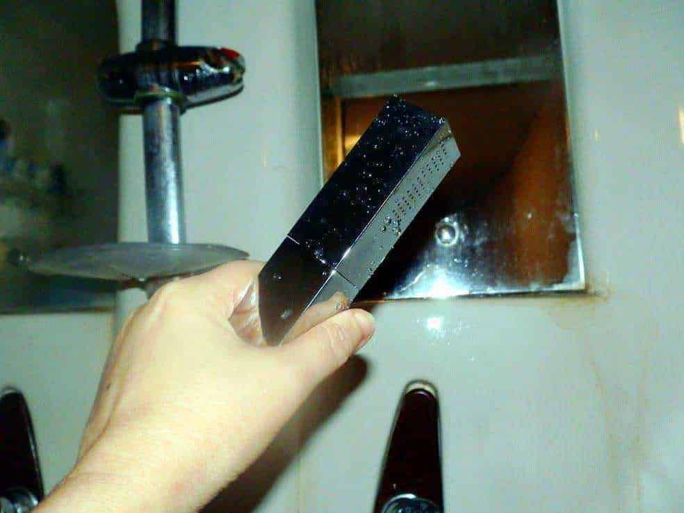 Soffione doccia a mano energizzante Yakult per una SPA in casa. 