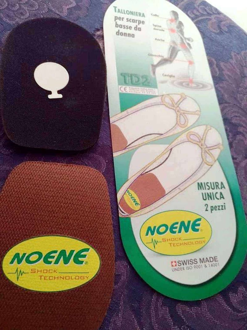 Solette antishock Noene in carbonio per ogni esigenza sportiva. 11 Talloniera per scarpe basse da donna con tecnologia shock Noene, sistema di protezione e comfort per le calzature femminili, disponibile in confezione da 2 pezzi.