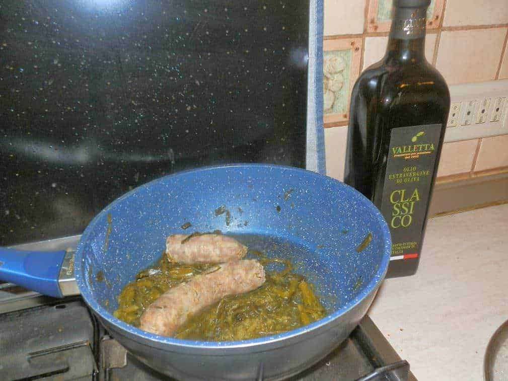 FileName: preparazione-salsiccia-e-cipolla-in-padella.jpg.