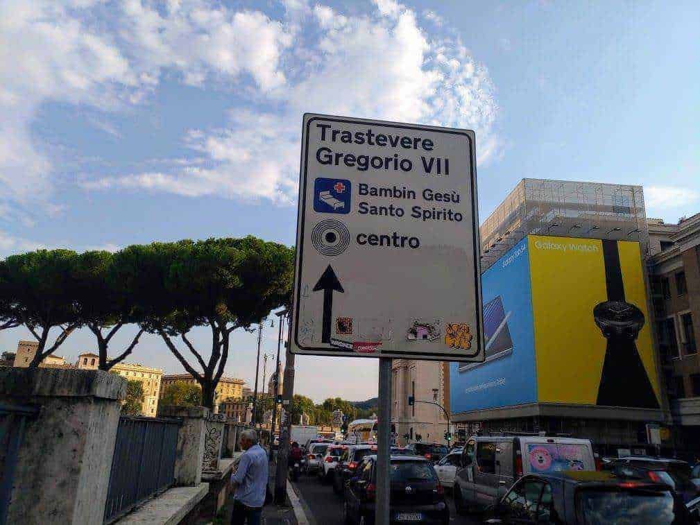 File name: atmosfera-accogliente-trattoria-italiana.jpg.