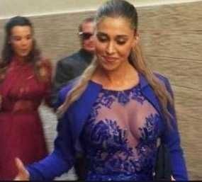 Outfit elegante da donna per un matrimonio