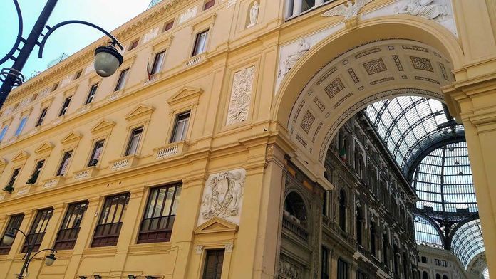 Galleria Umberto I regno degli sciuscià a Napoli