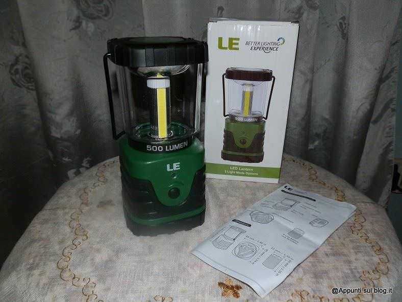Lanterna LED portatile da campeggio con batteria ricaricabile, luce potente 500 lumen, ideale per attività all'aperto e emergenze, compatta e facile da usare.