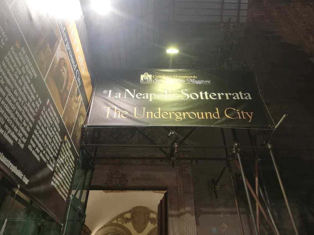 Neapel Sotterranea, Il percorso nella Napoli sotterranea, sottomarina, antica e misteriosa, famosa per le sue catacombe, tunnels e storia ricca di segreti nascosti sotto la città.