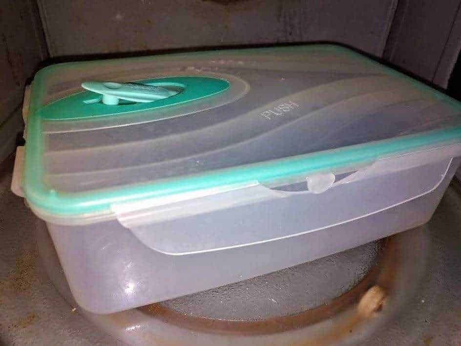 Plastica monouso, 8 motivi per non riciclarla e rimedi 