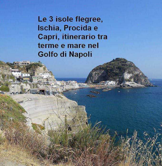 3 isole Flegree: Ischia, Procida e Capri tra mare, terme e borghi. Spiaggia delle Isole Flegree, con vista sul Golfo di Napoli e le isole di Procida, Capri e Ischia, durante una gita tra terme e mare nel dettaglio del paesaggio marino.