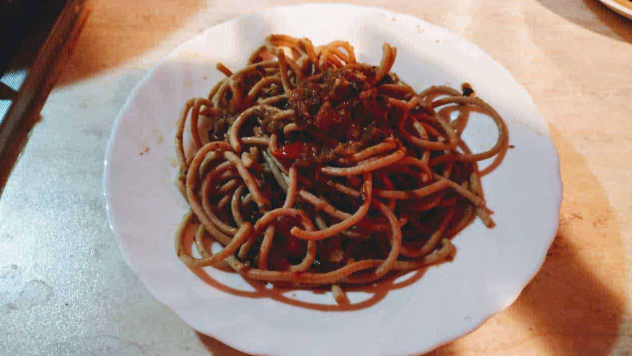 Bucatini con olive nere