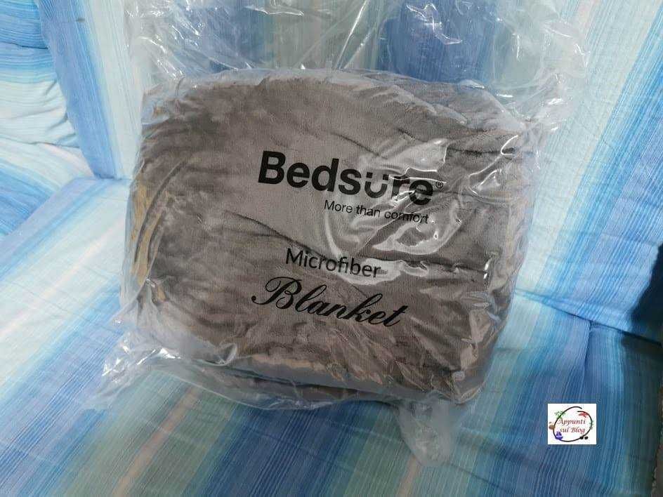 Microfibra coperta in confezione trasparente, ideale per il relax e il comfort, perfetta come coperta o plaid morbido e caldo, ottima per il soggiorno o camera da letto, facile da lavare.