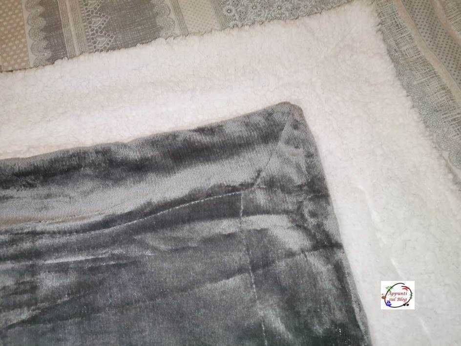 Tappeto morbido e lussuoso con pattern eleganti, ideale per decorare e rendere accogliente ogni ambiente domestico. Perfetto per creare un’atmosfera di comfort e stile in salotto o camera da letto.