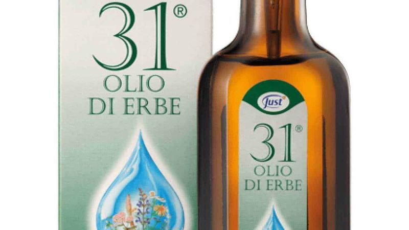Olio di erbe 31 in bottiglia amber, immagine prodotto con confezione e etichetta dettagliata, olio erbe naturale per uso cucina e salute, alta qualità ed efficienza, scena chiara e ben illuminata.