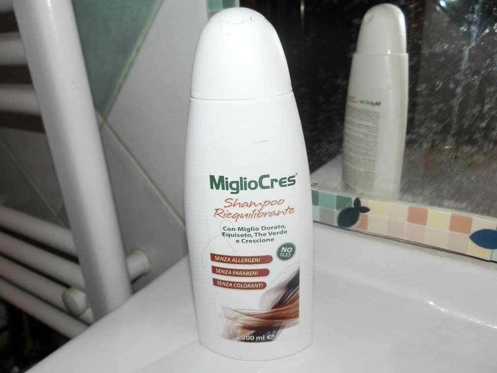 MiglioCres Shampoo Ricostruzione e Crescita, 200 ml, senza allergeni, parabeni e coloranti, con miglio dorato per capelli sani e brillanti, ideale per ricostruire e rafforzare i capelli fragile e spenti.