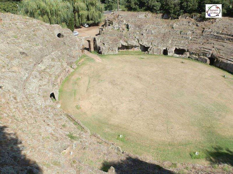 Tuscia romana: 5 Borghi medievali Alto Lazio 4 Anfiteatro romano scavato nel tufo a Sutri