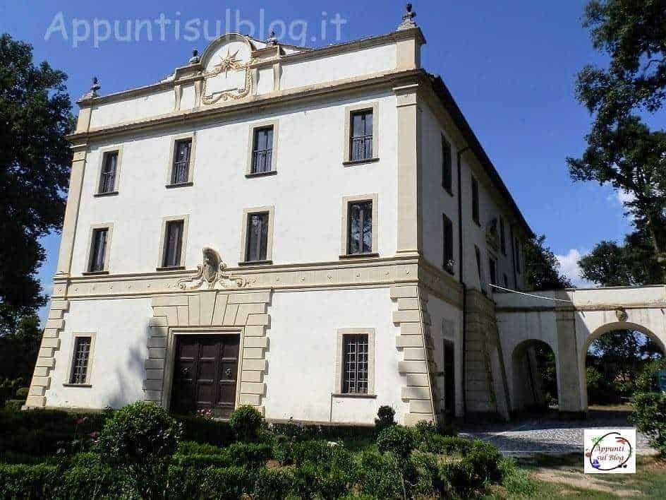 Villa Savorelli nel parco storico di Sutri