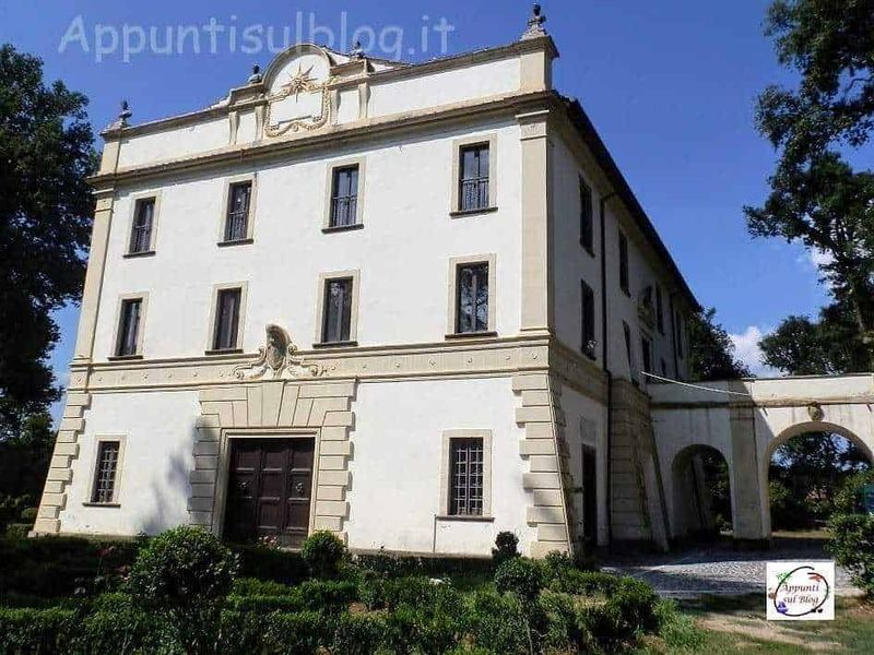 Tuscia romana: 5 Borghi medievali Alto Lazio 5 Villa Savorelli nel parco storico di Sutri
