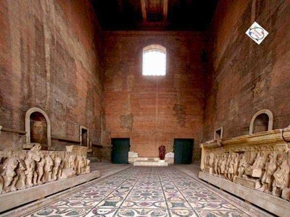 Curia Iulia nel Foro Romano, area archeologica vicino al Colosseo