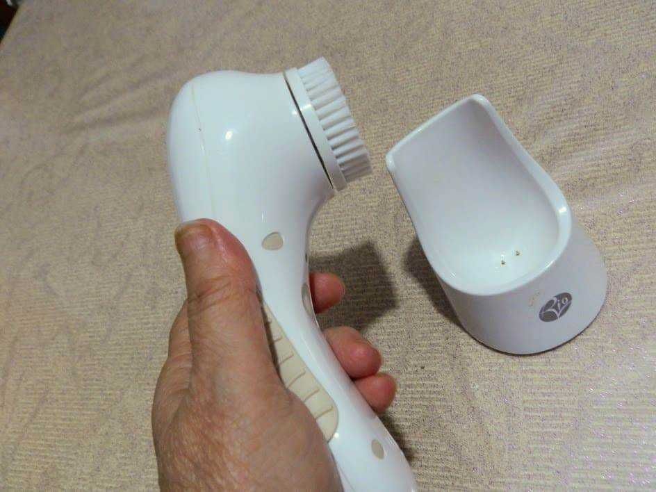Rio Sonicleanse spazzola viso a ultrasuoni per una detersione profonda