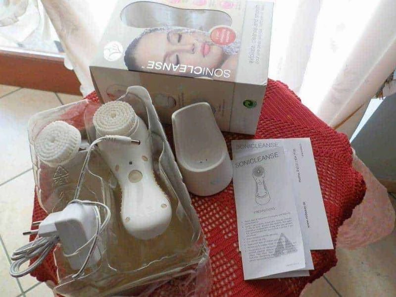 Rio Sonicleanse spazzola viso a ultrasuoni per una detersione profonda 5 Tecnologia di pulizia del viso con dispositivo SonicClean, set completo di elettrodomestici per pulizia e cura della pelle, istruzioni di utilizzo e manuale in italiano per trattamenti di bellezza facial.