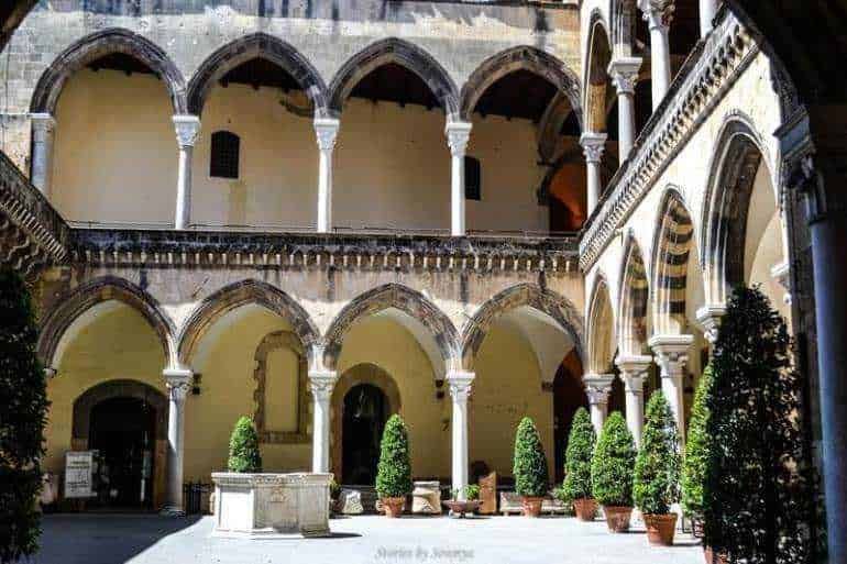 Tarquinia, borgo e necropoli etrusche nell'Alto Lazio