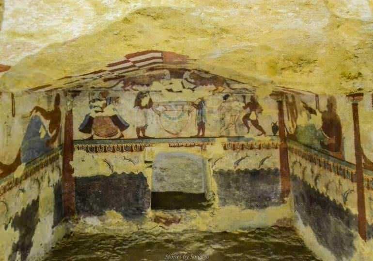 Finestra sa Galleria di Sorgente, pittura murale dell'antica Tomba di Osirs, arte funeraria egizia, decorazioni sacre, antiche iscrizioni, simbologia religiosa, archeologia egizia, resti storici.