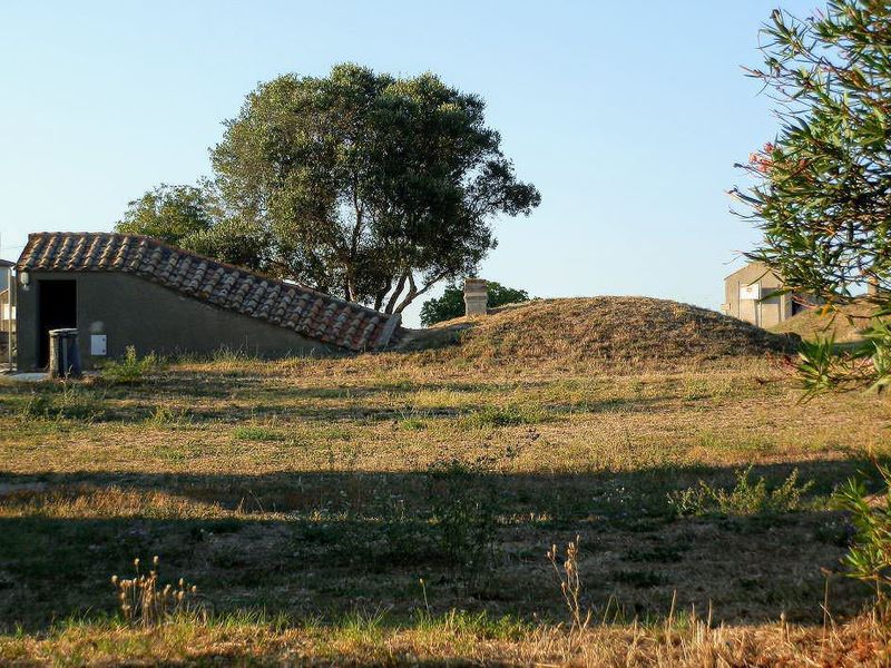 Tarquinia, borgo e necropoli etrusche nell'Alto Lazio