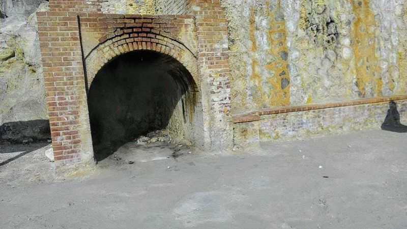 Campi Flegrei caldera vulcanica della Solfatara a Pozzuoli 9 Forni dove i locali cucinavano il pane