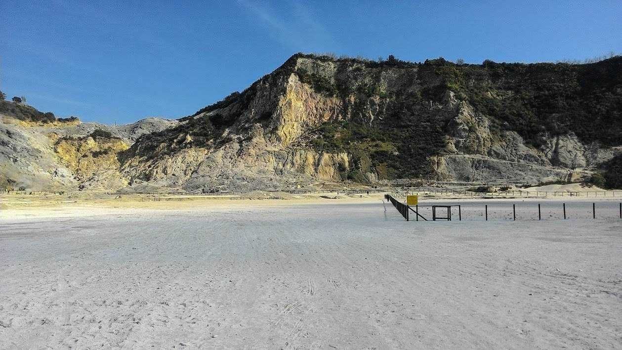 Campi Flegrei, caldera vulcanica della Solfatara