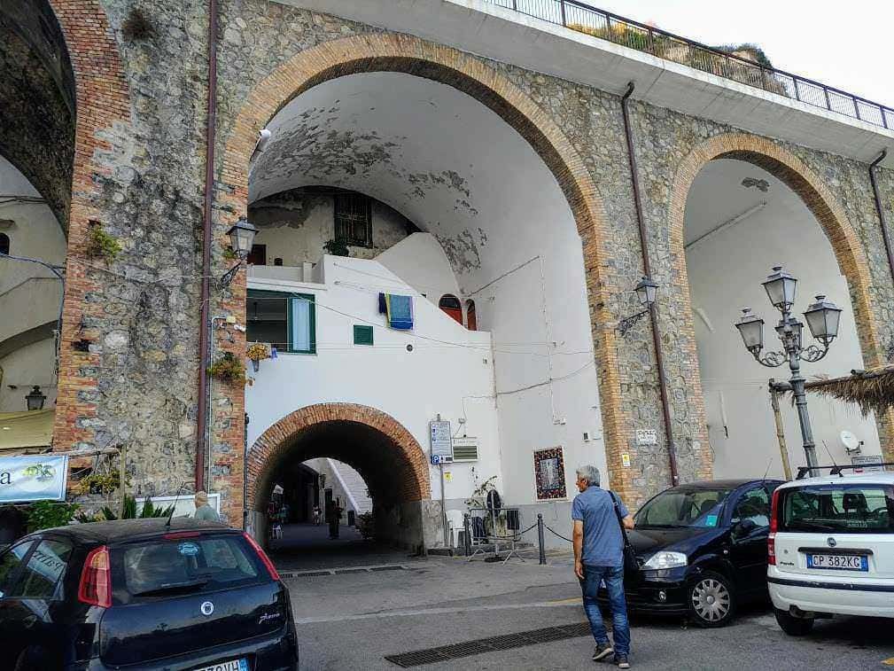 Archi in mattoni e pietra di Atrani