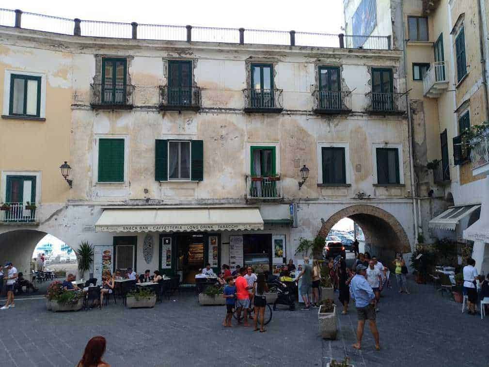 Piazza Umberto I: la Piazzetta del piccolo comune