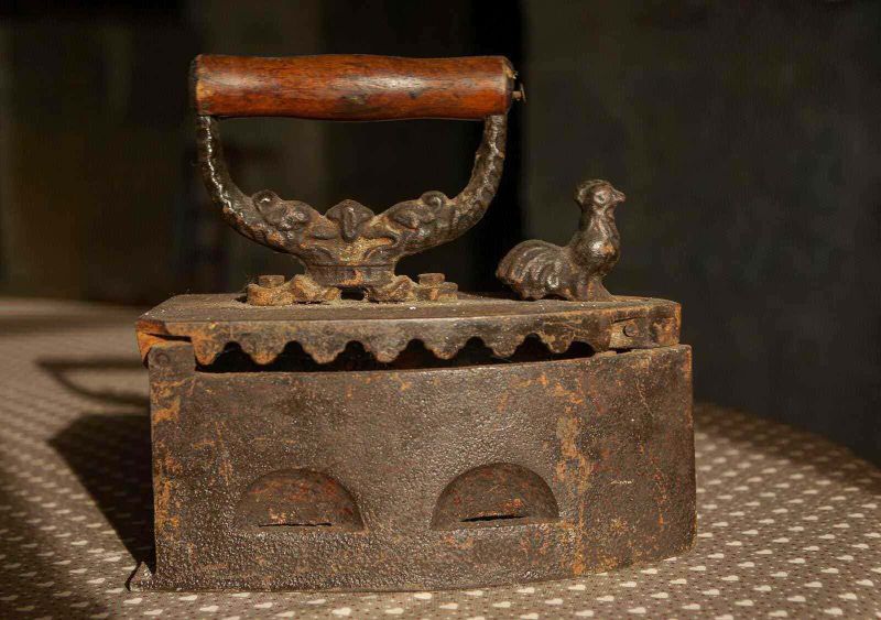 Bicarbonato 15 usi alternativi per una pulizia casa perfetta! 6 Vecchia piastra da stiro in ferro battuto, stile vintage, decorativa e di epoca passata. Perfetta come elemento di arredo vintage o per collezionisti di oggetti d'antiquariato.